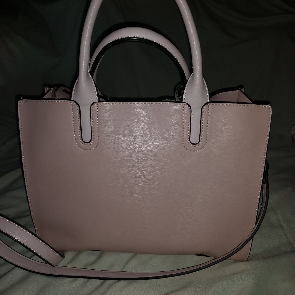 Shoulder tote bag.